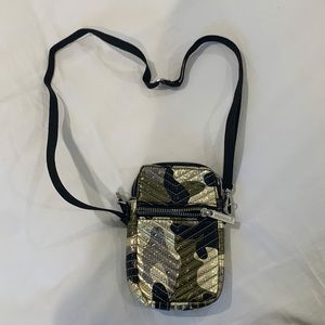 CAMO POCKET BAG WITH ADJUSTABLE BLACK STRAP —BRAND: iscream